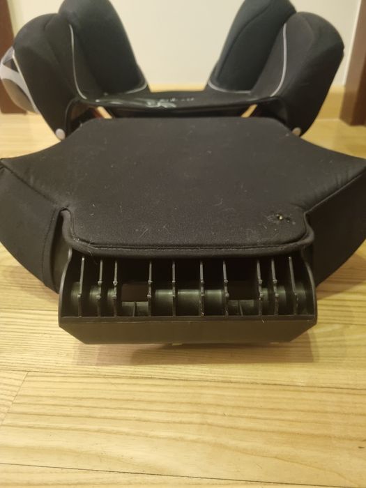 Fotelik samochodowy dziecięcy