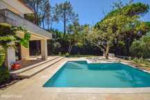 Moradia com 5 quartos, jardim e piscina, no Estoril