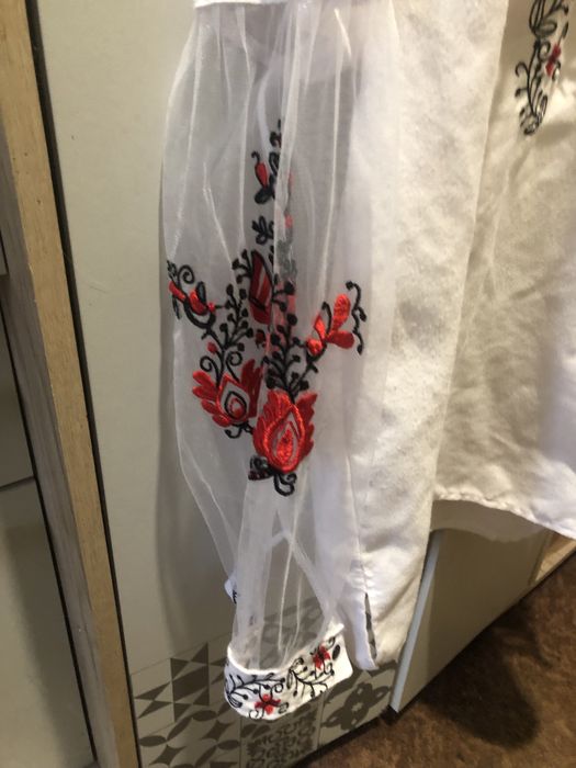 Вишиванка з фатіновими рукавами