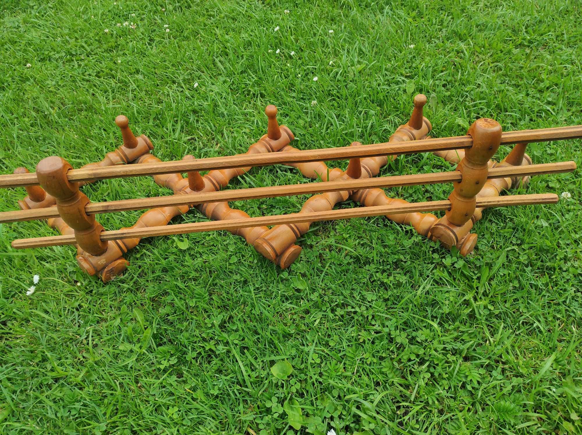 Drewniany wieszak na ubrania 84 cm