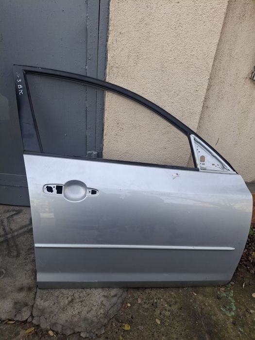 Дверь правая передняя Mazda 3 bk