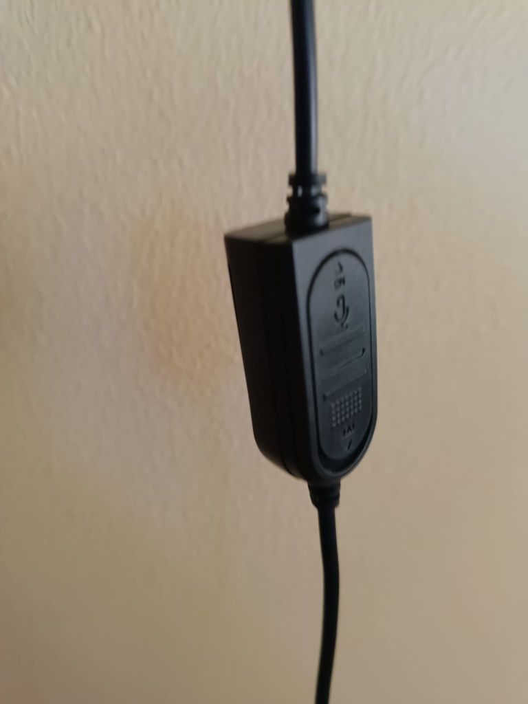 Headset com fio.