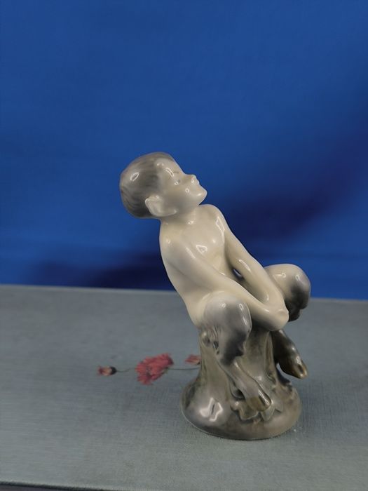 Faun na pieńku Royal Copenhagen nr.1738 #porcelana #ozdoba #dekoracja