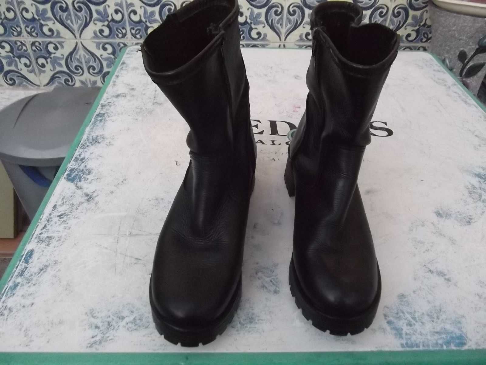 Botas em pele como novas de marca 36e 37