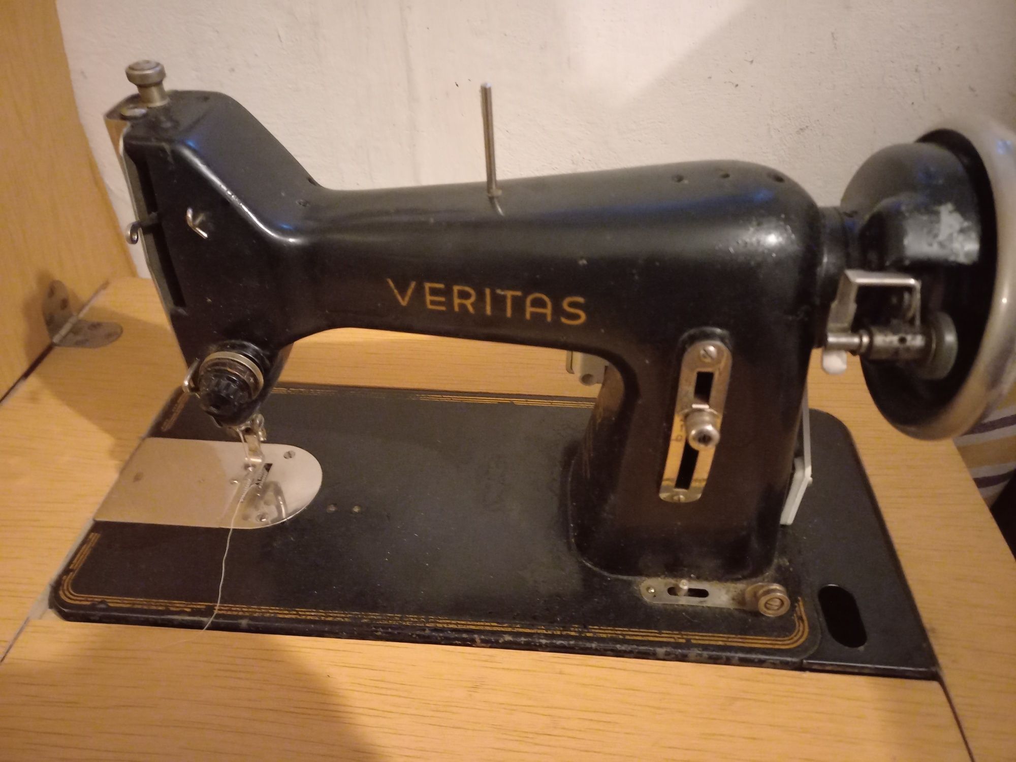Zabytkowa maszyna do szycia Veritas