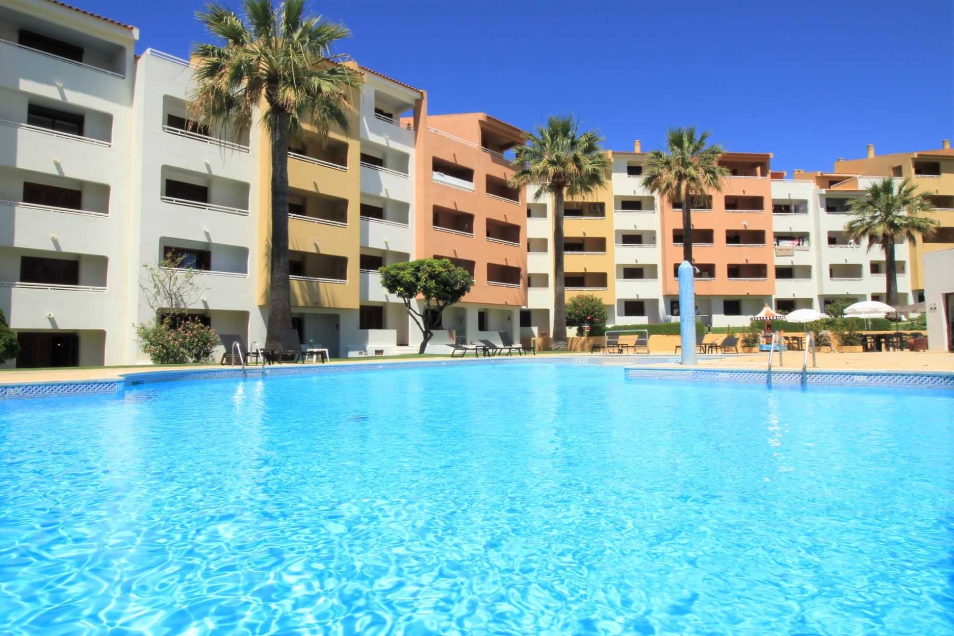 T1 em Albufeira com piscina e jardim