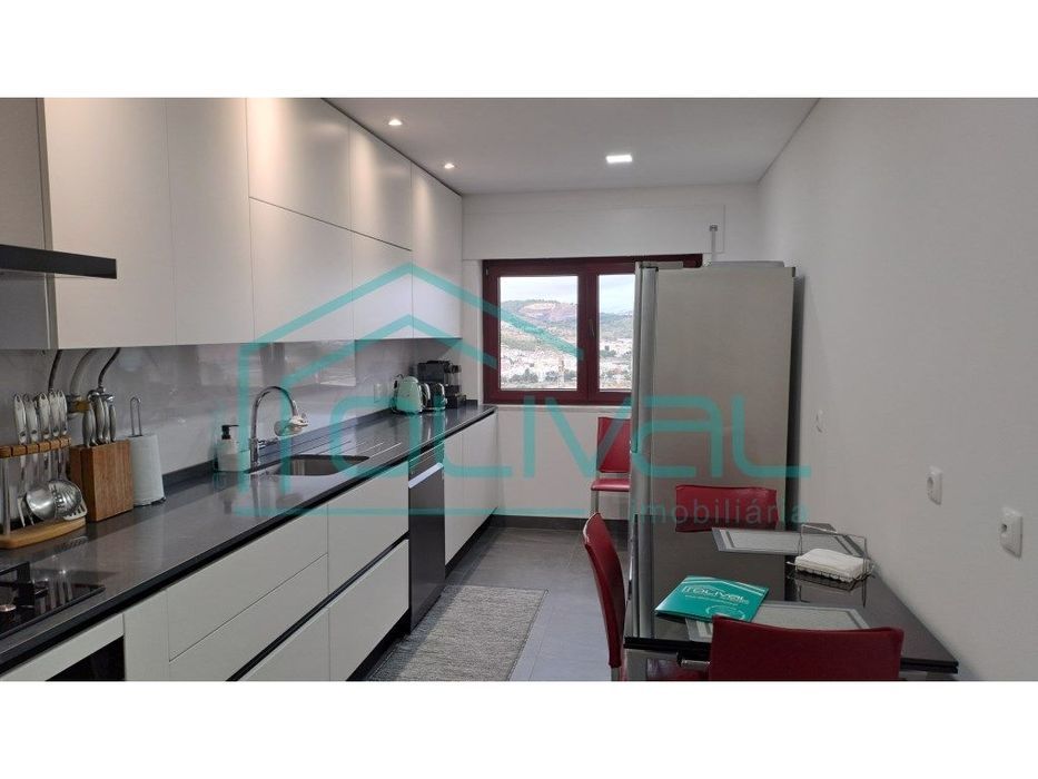 Belíssimo T3 totalmente renovado e mobilado em Póvoa Sta. Iria