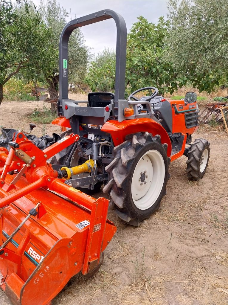 Trator kubota 20CV