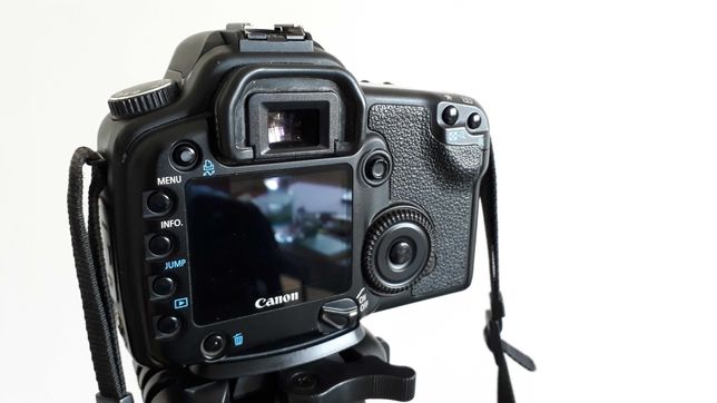 Canon EOS 30D - lustrzanka półprofesjonalna, magnezowa obudowa / BODY