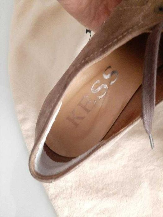 Kess іспанський бренд замшеві ботильйони размер  39-40