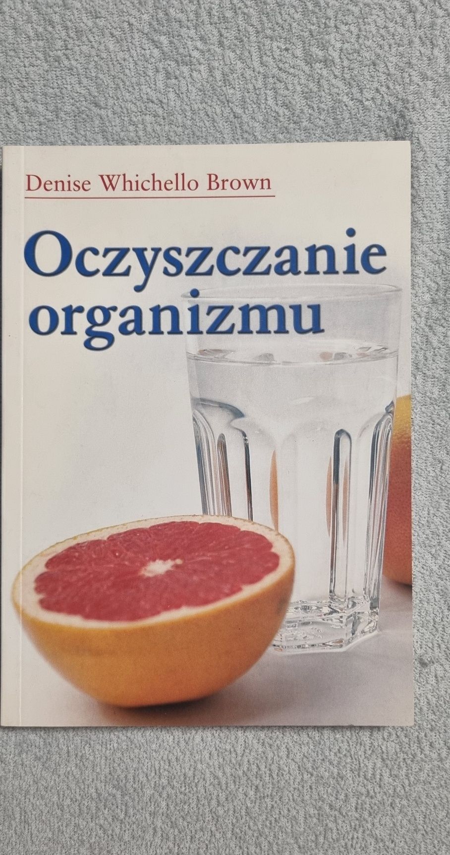 Książka oprawa miękka lub twarda.