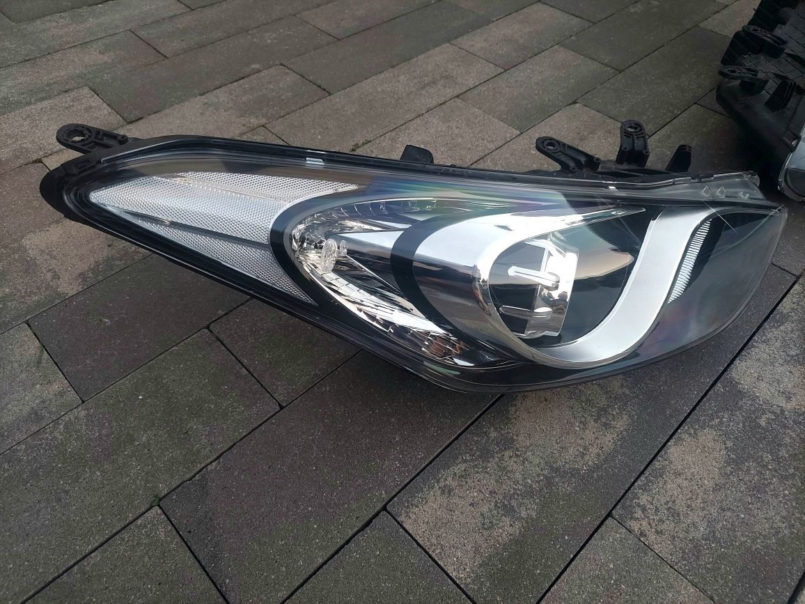 Reflektor lampa przód prawa lewa /europejska/ Hyundai i30