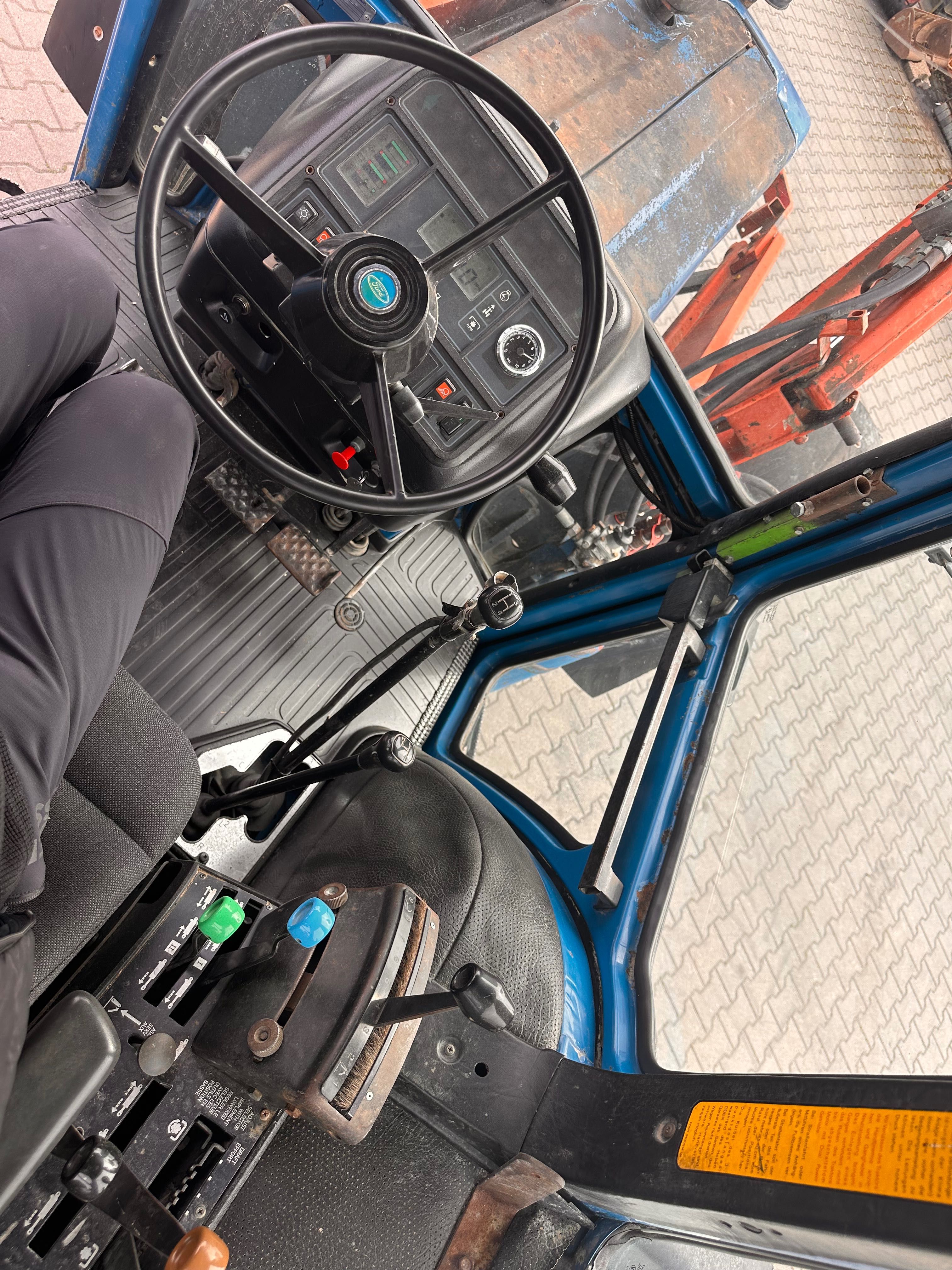 Ciągnik FORD 7810 z ładowaczem MAILLEUX