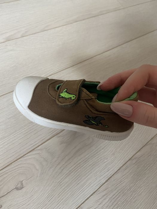 Кеди для хлопчика розмір 21.