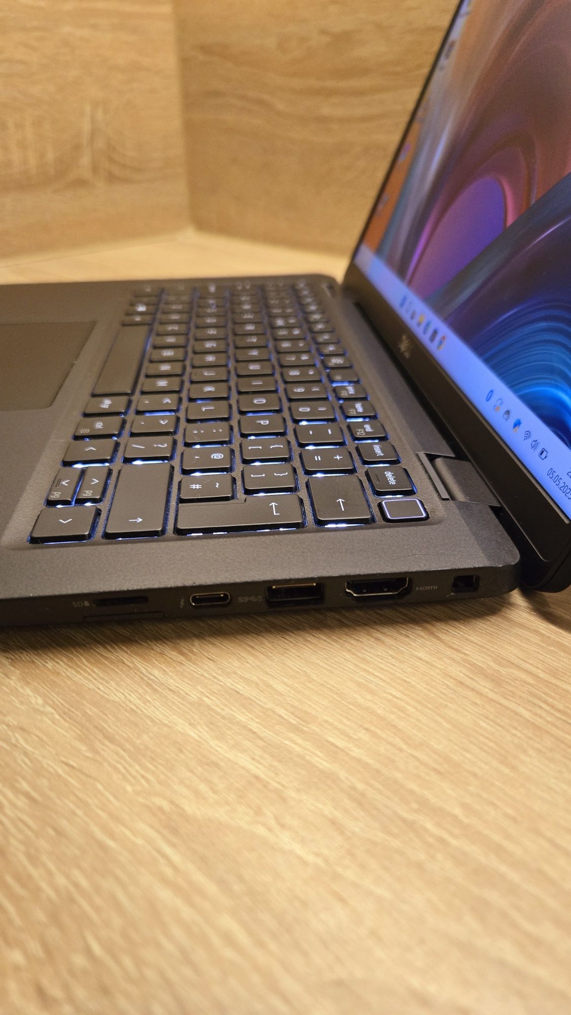 Laptop Dell Latitude i7-1185G7 16GB DDR4 Iris Xe 256GB SSD M.2 Win11H