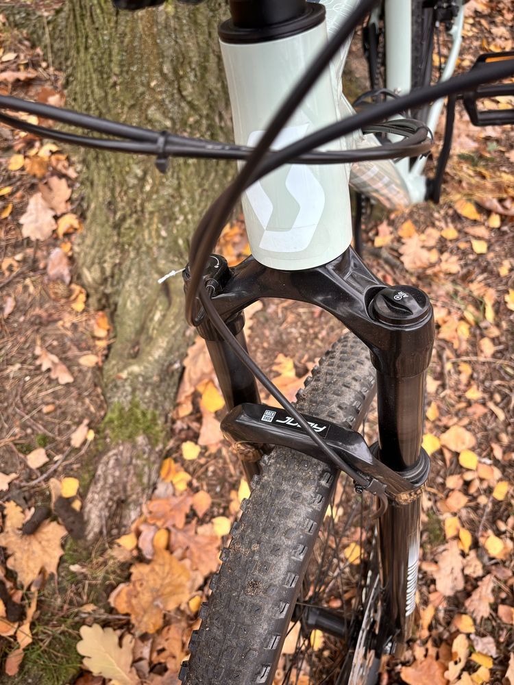 Scott contenssa scale 940