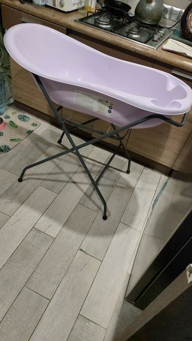 Продам детскую ванную на подставке
