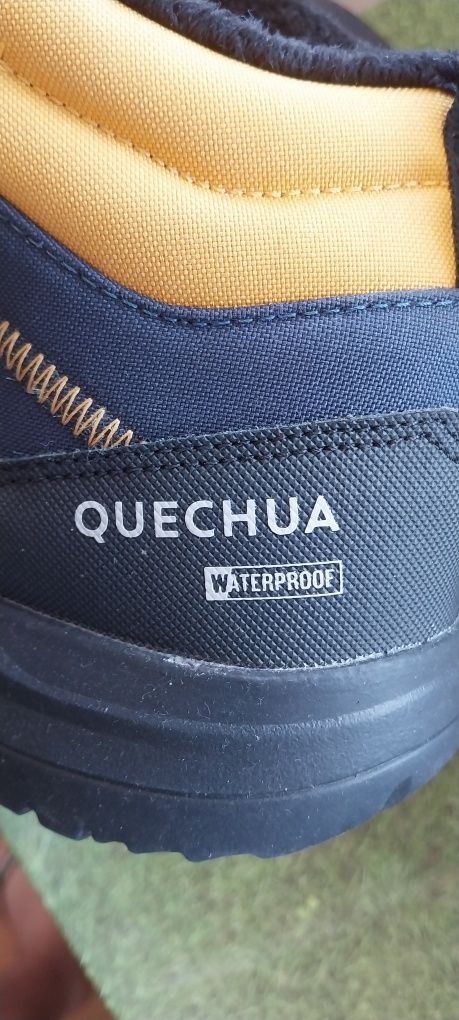 Bota polar QUECHUA comprada nova na Decathlon, usada 1 vez, está nova.