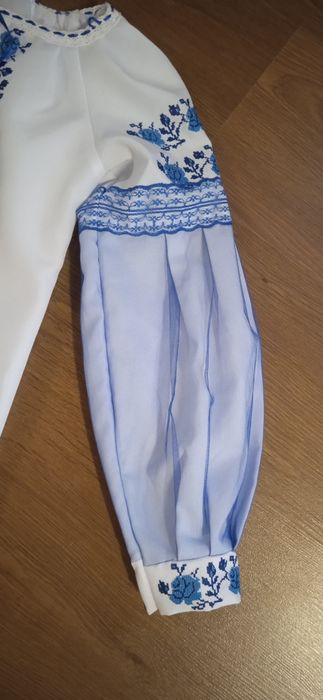 Продам вишитий костюм для дівчинки 7-10 р