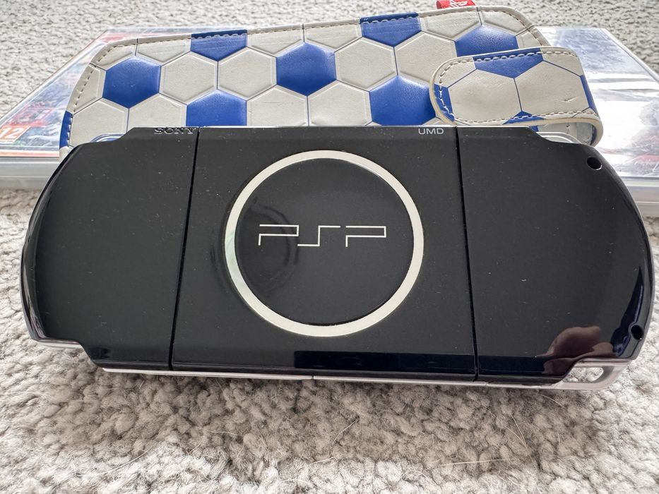 PSP 3004 stan idealny 3x gry  etui ladwarka
