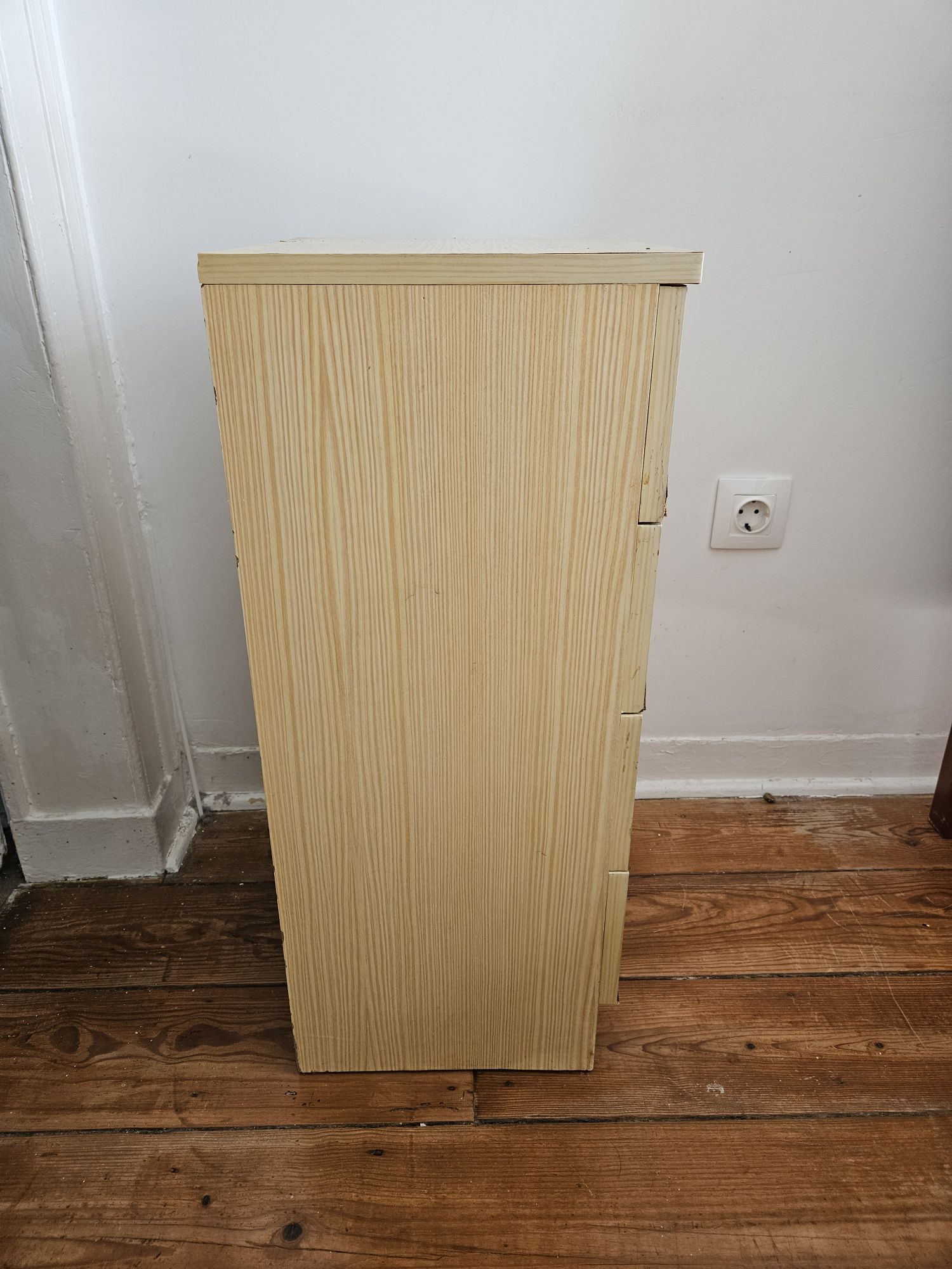 Móvel Ikea com 4gavetas