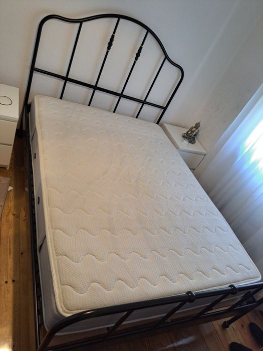 Cama de casal usada
