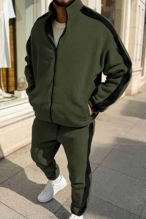 Чоловічий теплий костюм