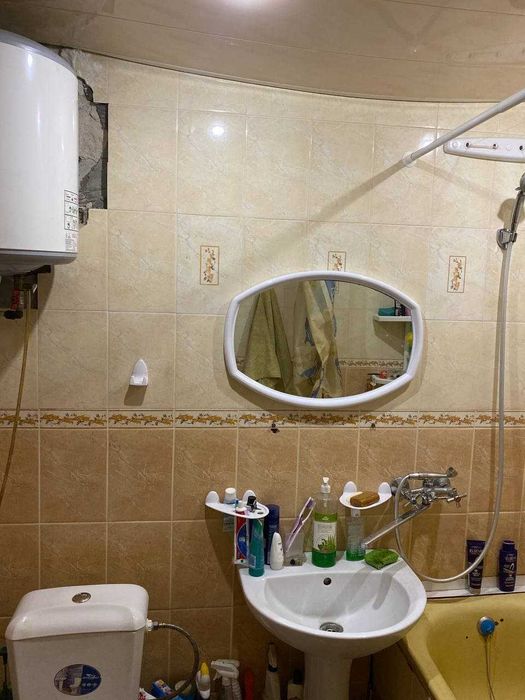 Продам 1 комн  гостинку Тополинная 10