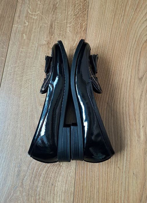 Женские чёрные лаковые туфли лоферы балетки