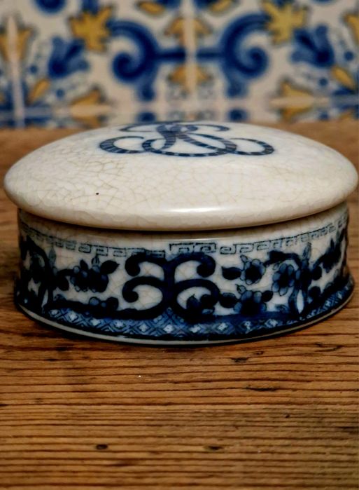 Caixa de porcelana vintage