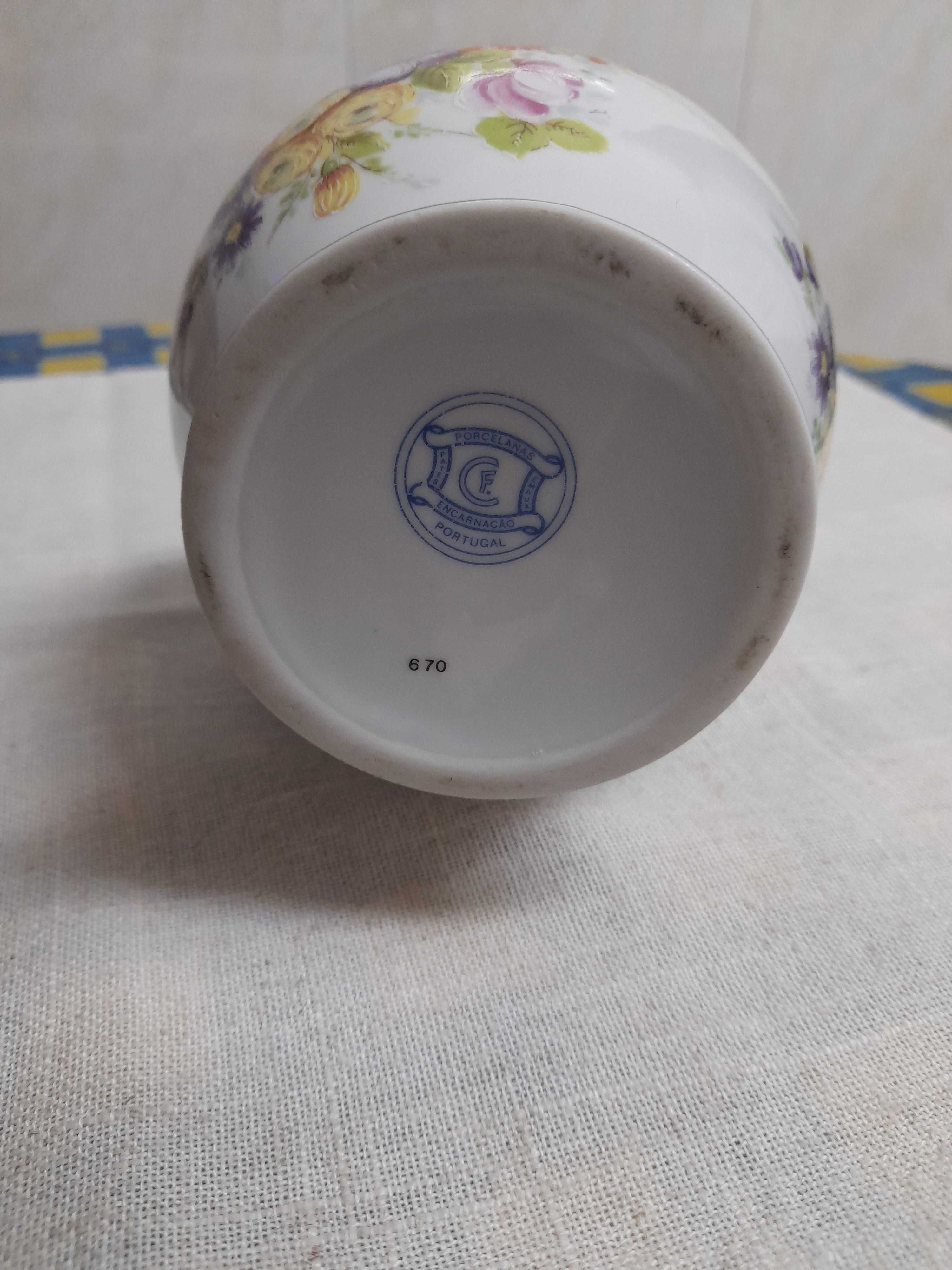 Jarra decorativa em porcelana (Encarnação - Portugal)