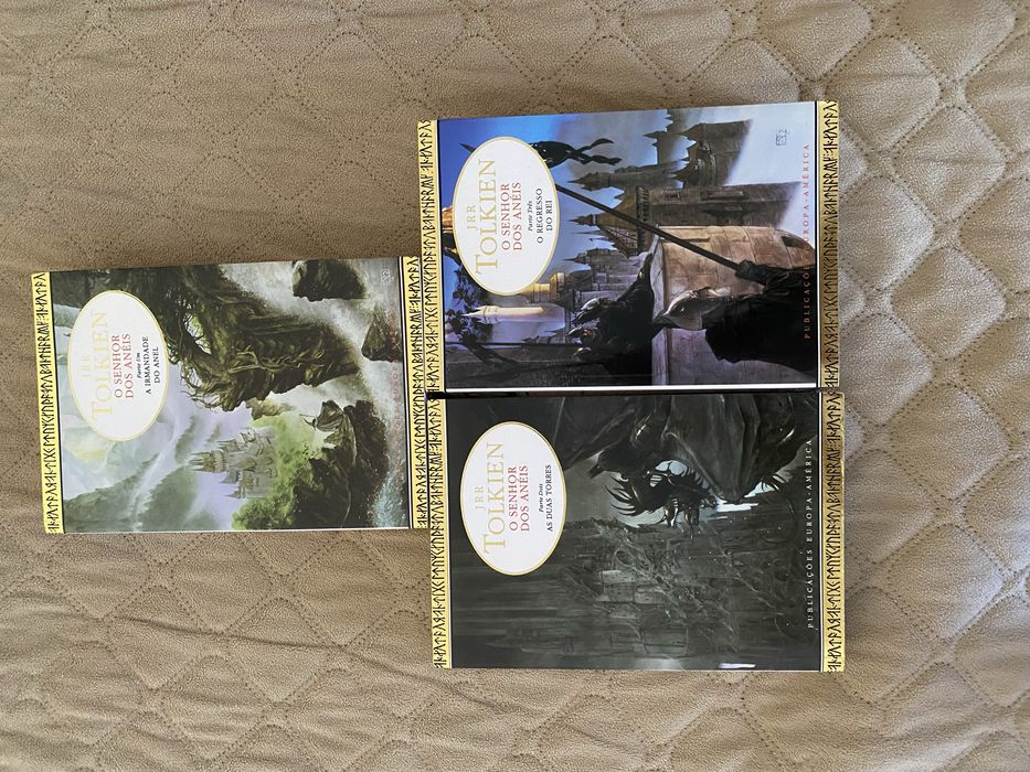Trilogia de livros “O Senhor Dos Aneis”
