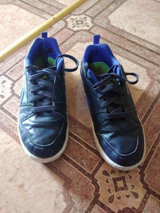 Buty chłopięce Reebok granatowe r. 37