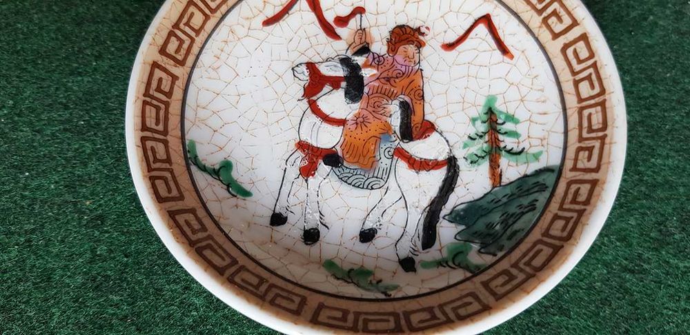 Par de taças de porcelana chinesa - cavaleiros