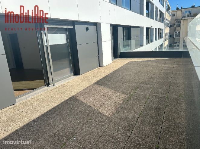 Vende-se T3 com terraço, à Boavista