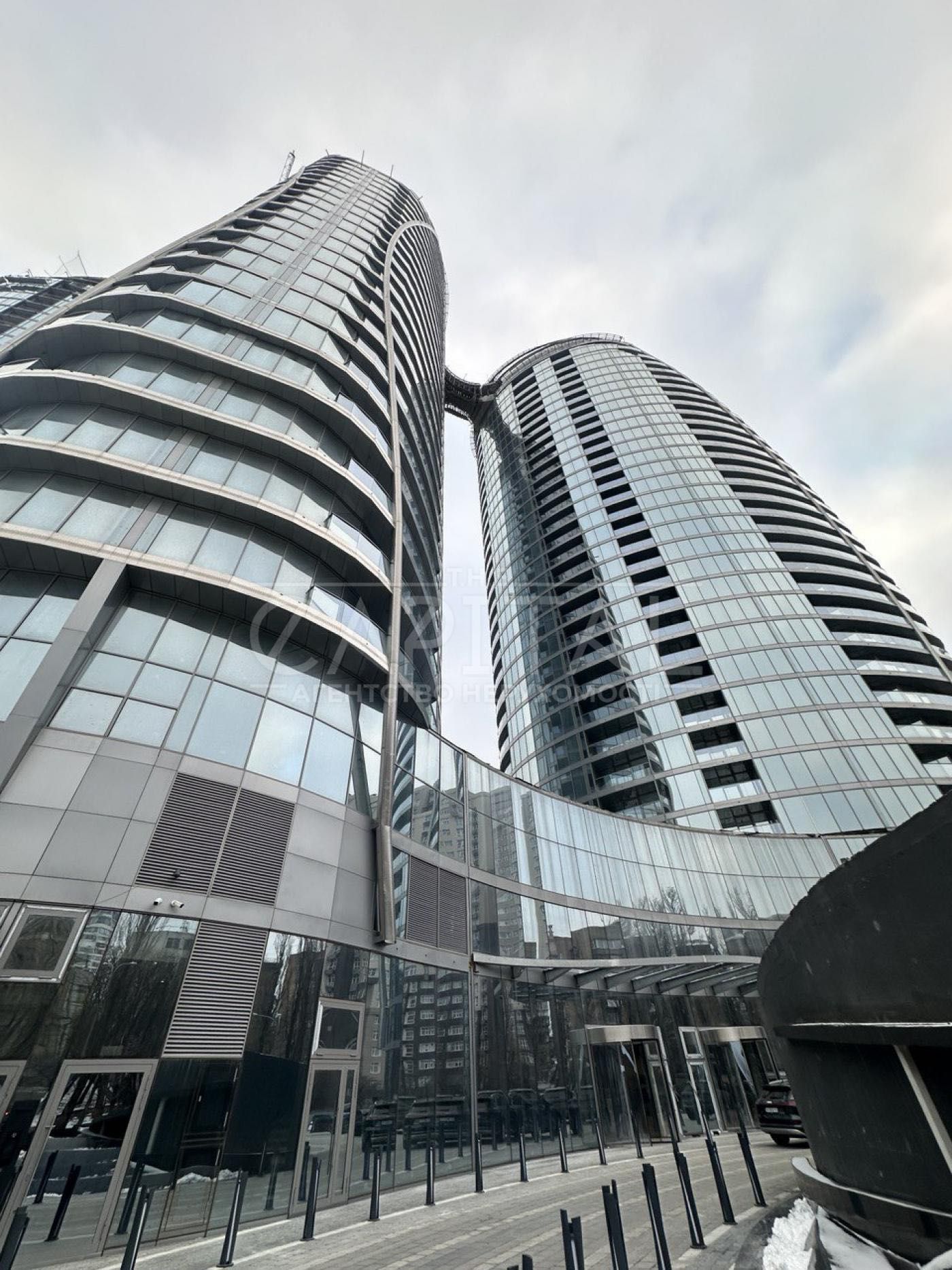 ЖК Taryan Towers ,продаж сімейного паркомісця 29.5м2 без комісії