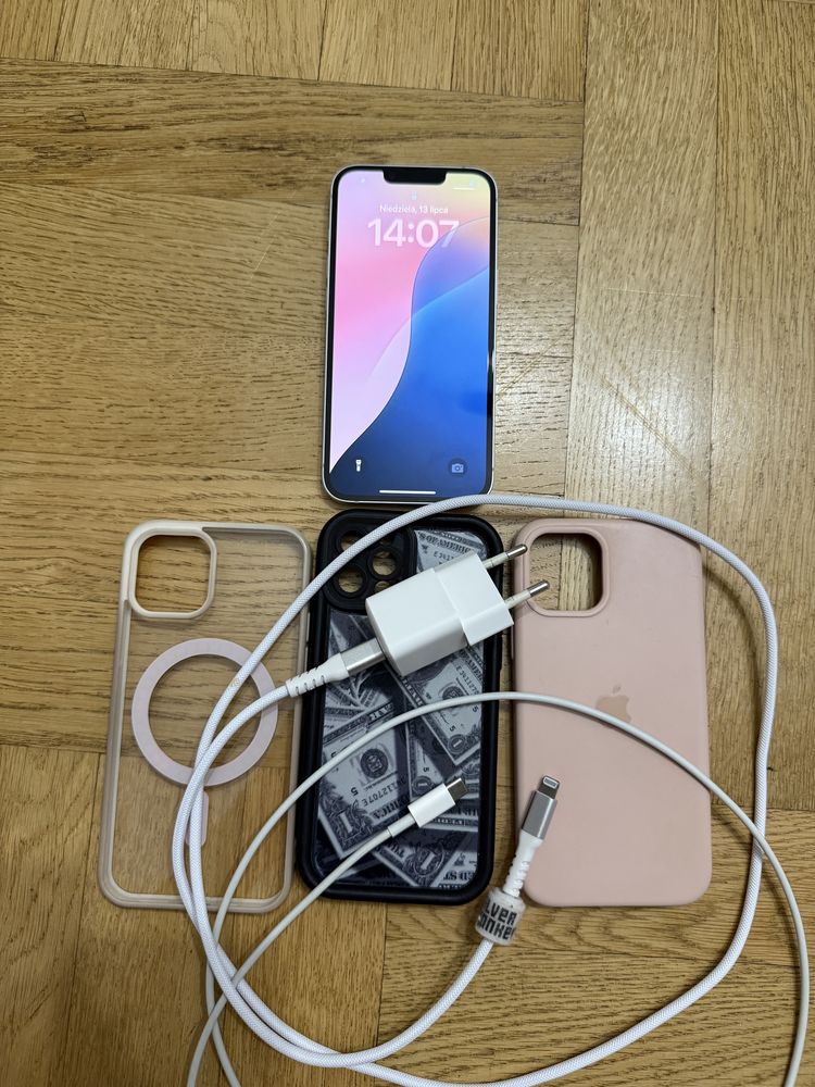 Iphone 16e 100% na gwarancji 256GB stan idealny 3 etui