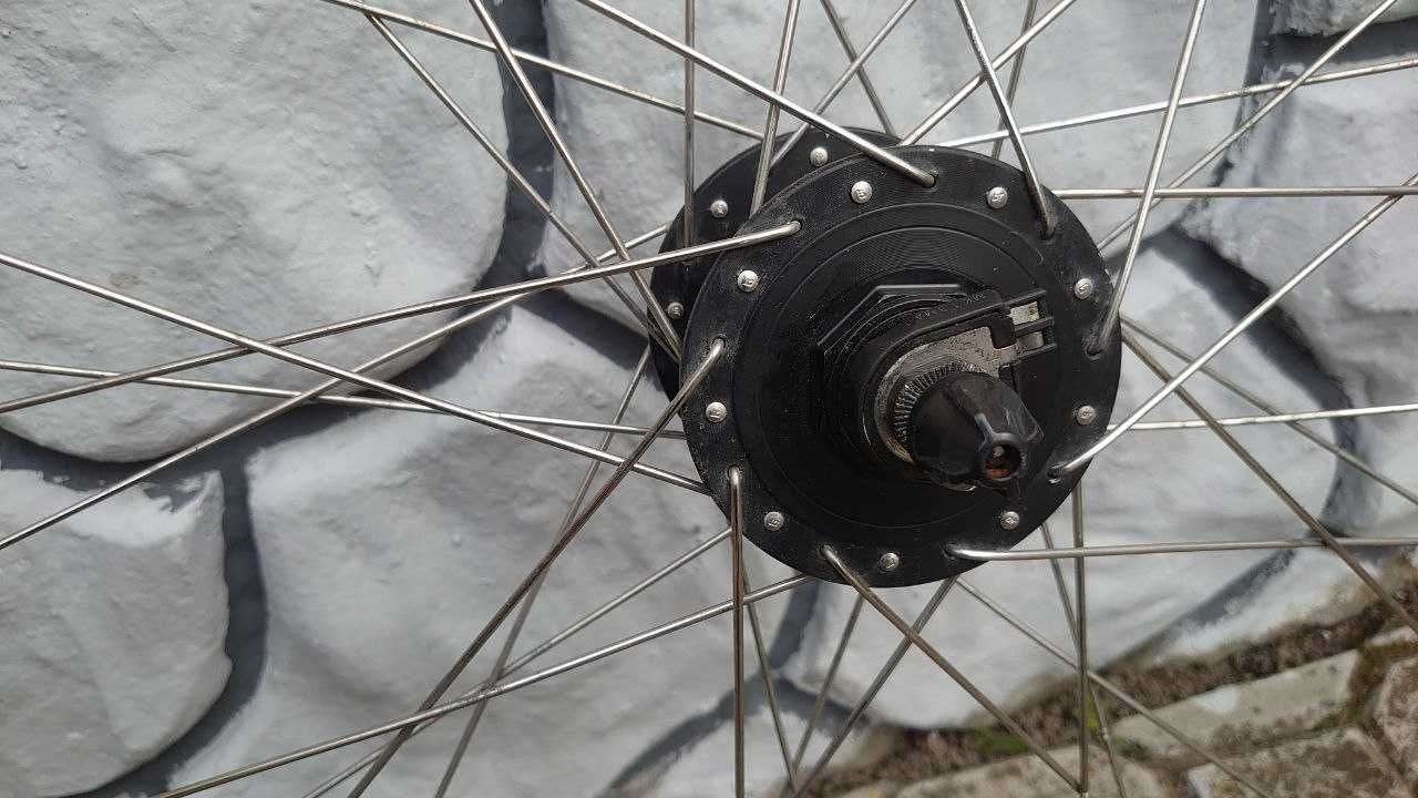 Переднє колесо 28"на динамовтулці Shimano DH-3N31