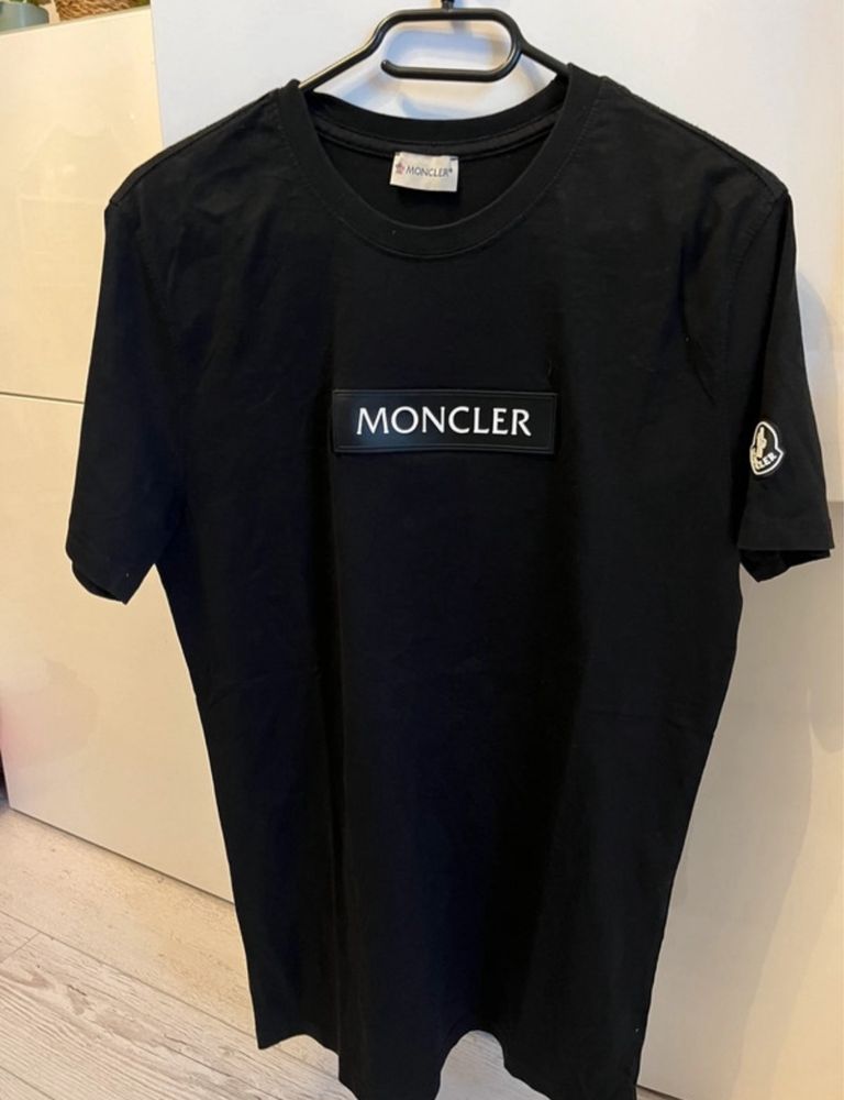 T-shirt Moncler czarny oryginalny L piekny jak nowy