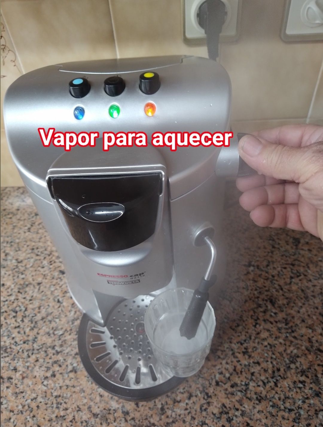 MÁQUINA de café EXPRESSO boné MATIC TERMOZETA. Casa gabinete cozinha.