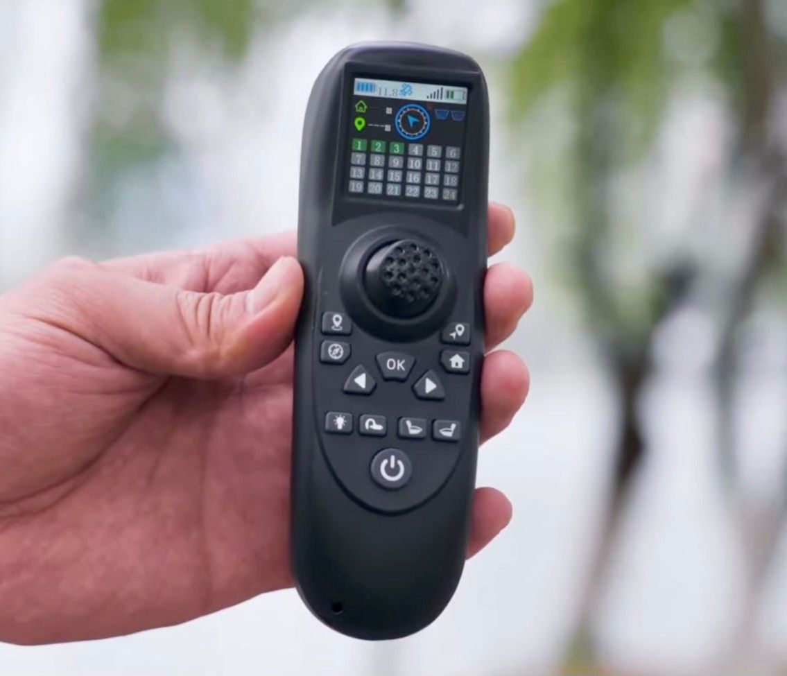 Łódka zanętowa  manuowell gps,autopilot Torba