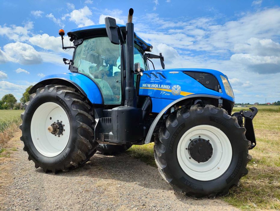 Ciągnik rolniczy NEW Holland T7.230 AutoCommand TUZ LED  IntelliView