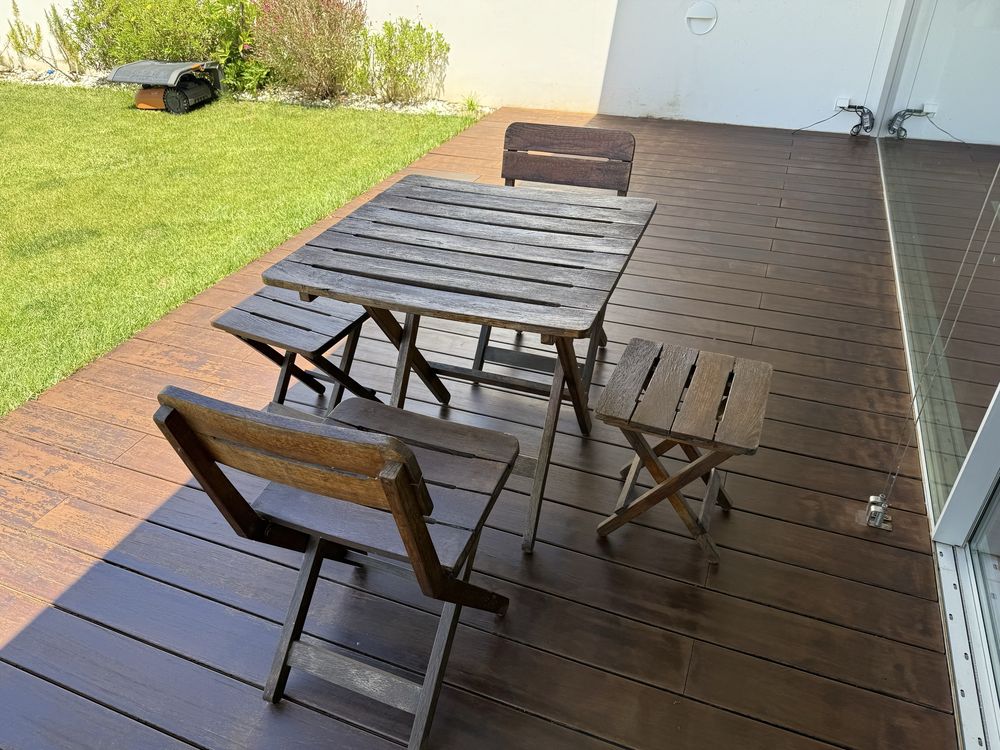 Conjunto de Mesa Exterior em Teca