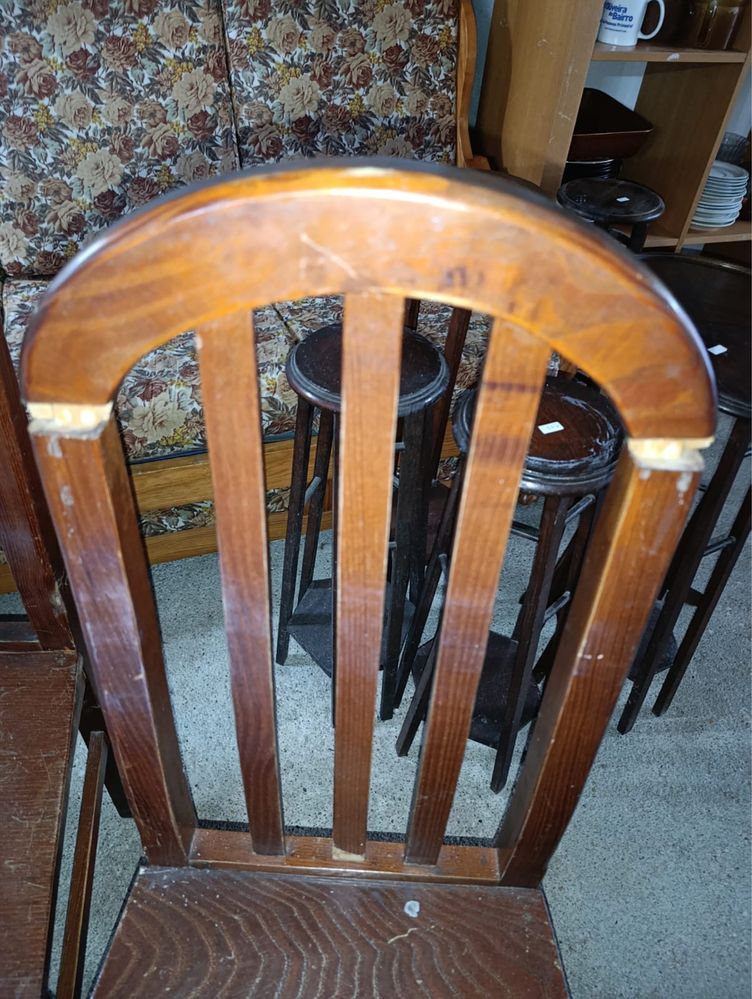 Conjunto de mesa com cadeiras