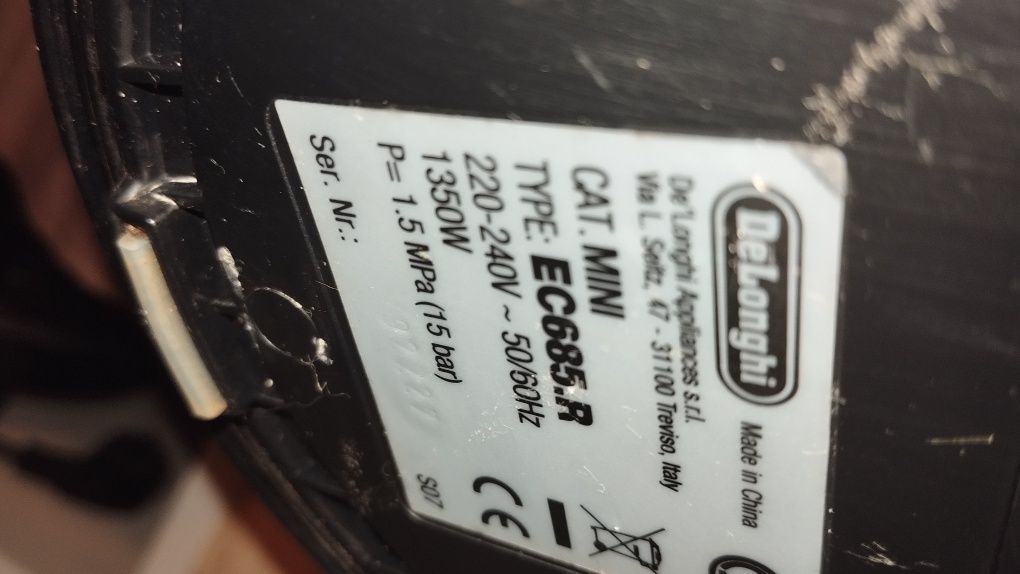 Кавоварка, кавомашина Delonghi Dedica ec685 R