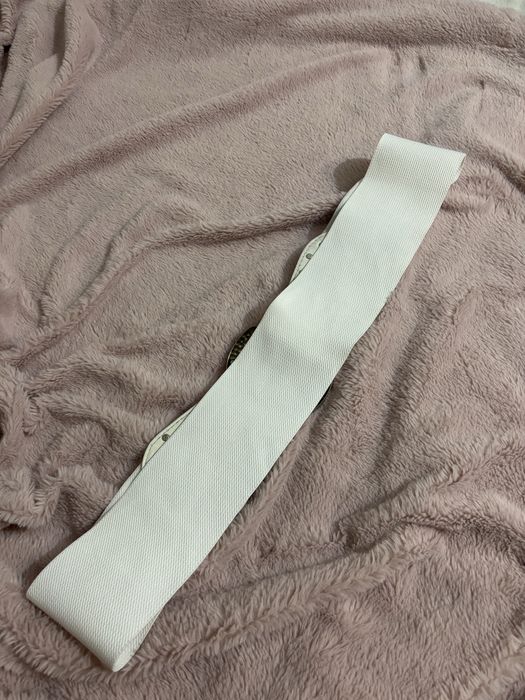 Biały pasek z elastyczną gumą błyszczący cyrkonie diamenciki vintage