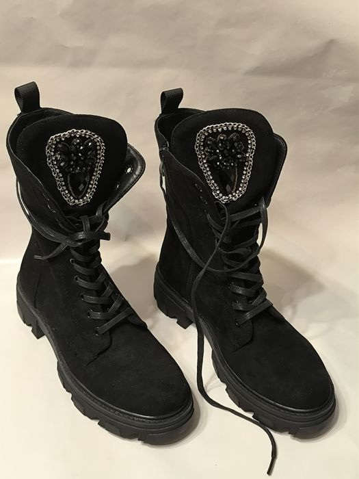 Sprzedam nowe botki  sznurowane