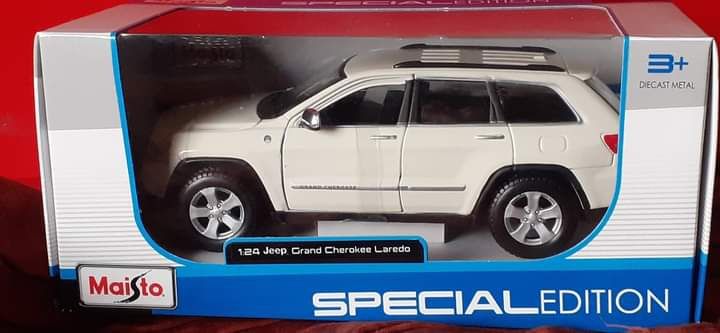 Jeep grang cherokee laredo novo em caixa escala 1/24