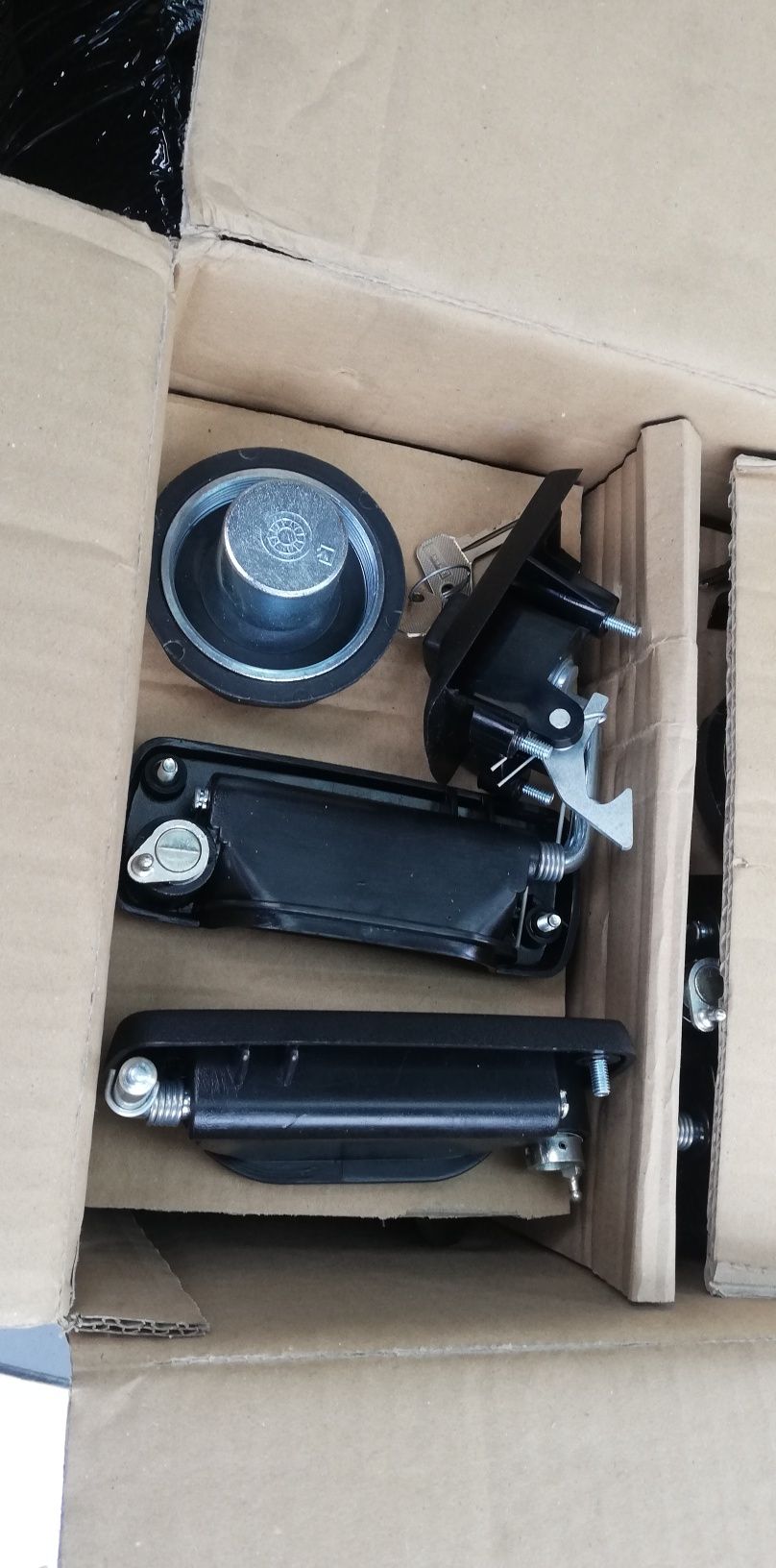 Fiat 126p zestaw klamek korek wlewu zamek maski komplet nowy