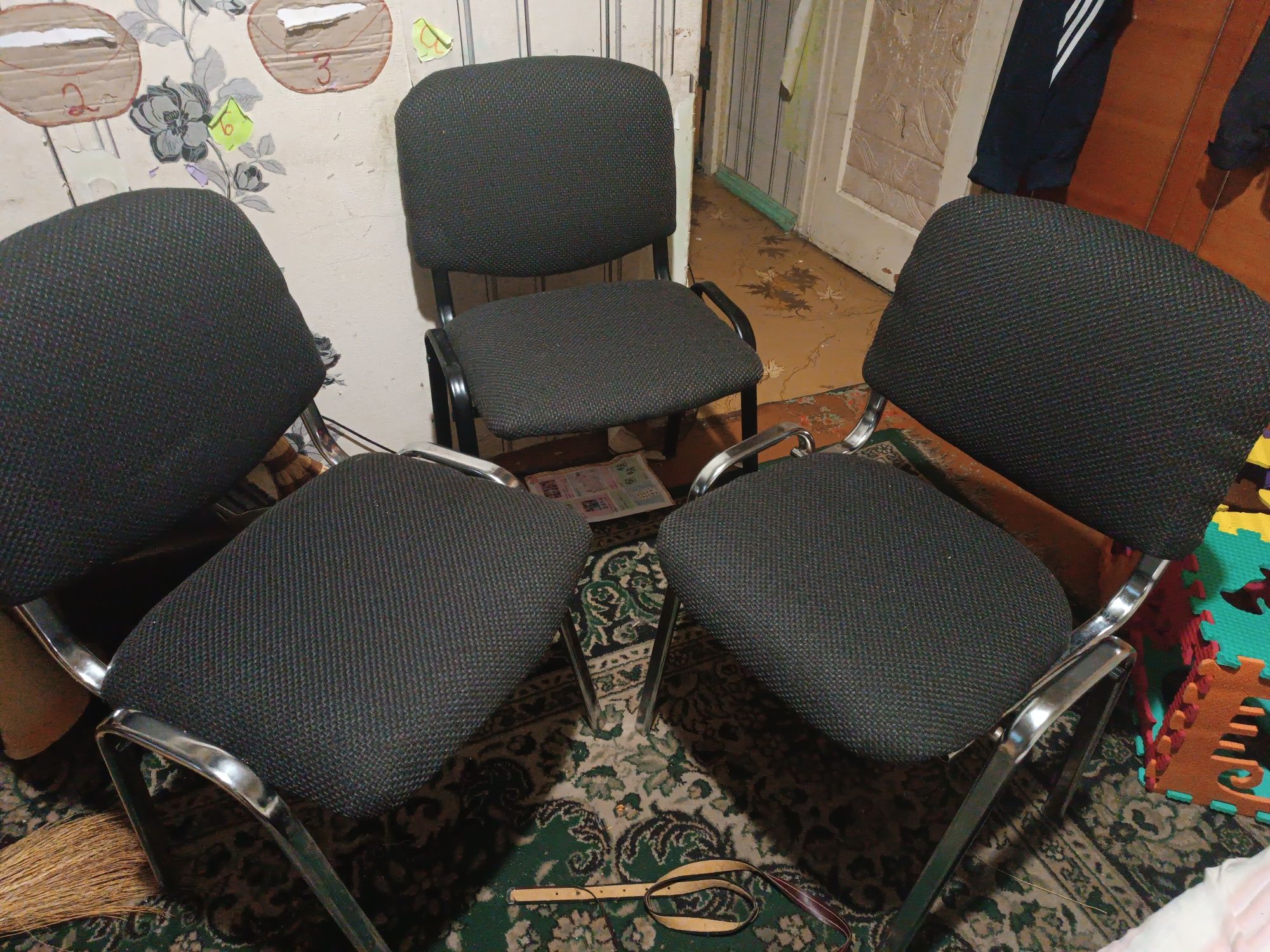 Продам стулья офисные